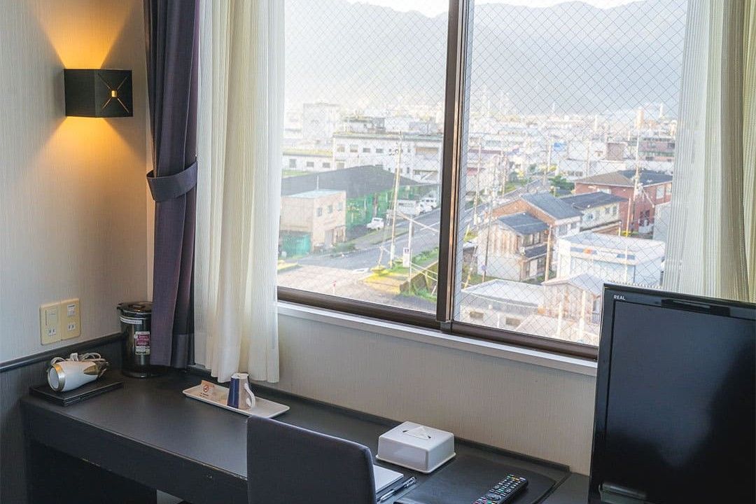 Desk and window in the deluxe single room